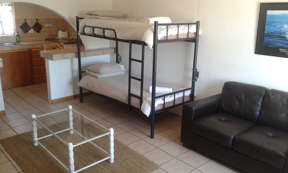 Oom Piet Self Catering Accomodation 30/50