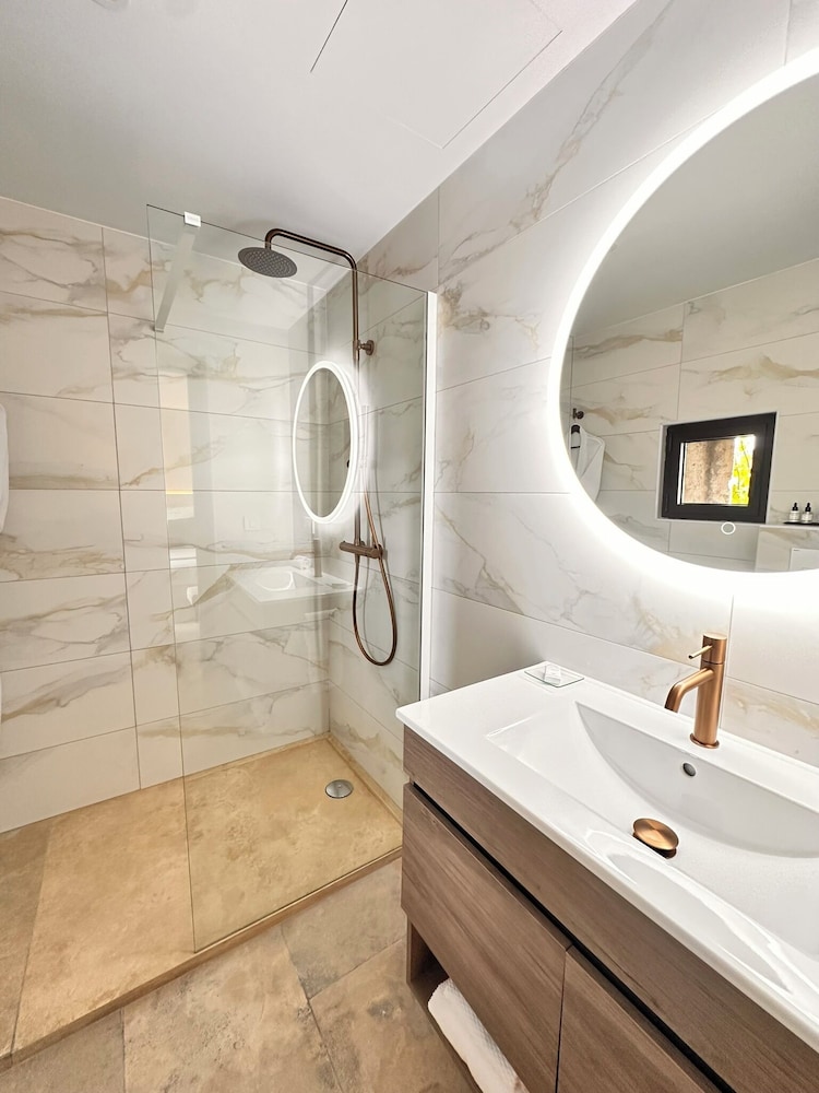 Boutique Hotel Comtal Empuries 49/50