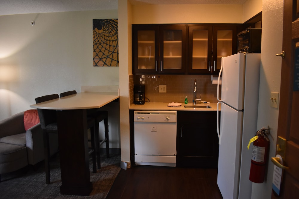 Staybridge Suites Cranbury-South Brunswick 59/75