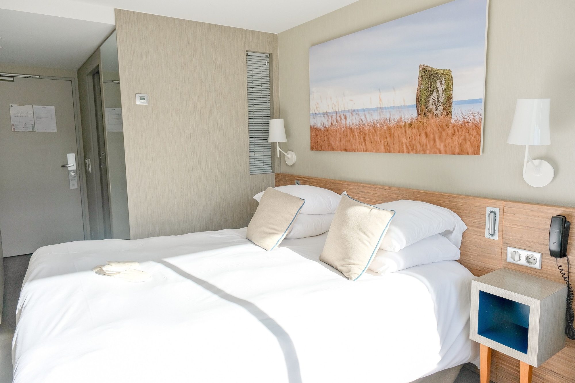 Saline, Classic, Queen Bed