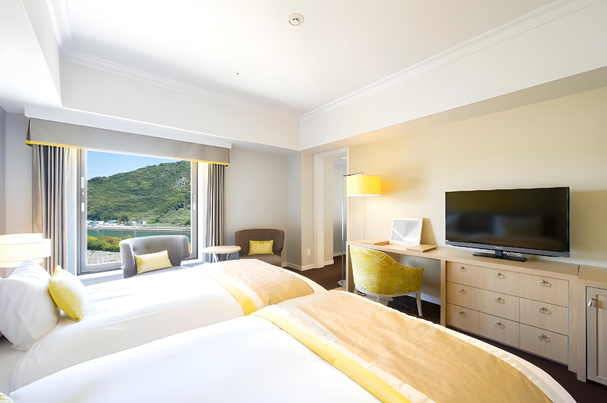 Premium, Triple, 3 Beds, Station View