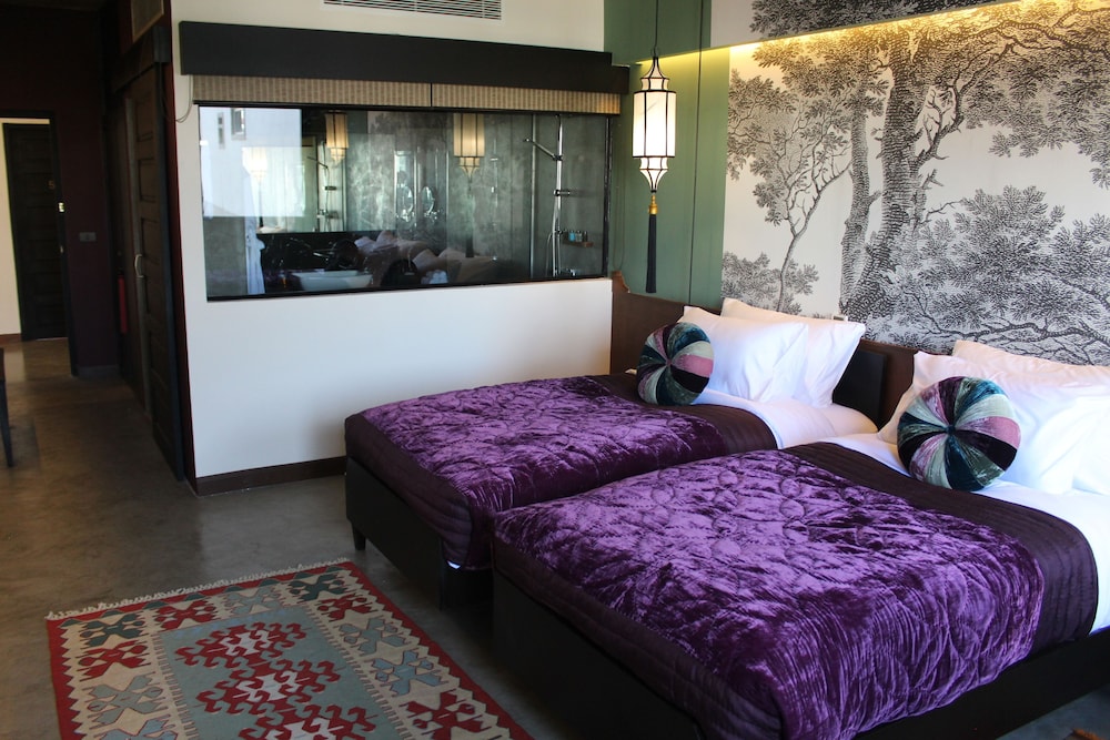 Lao Poet Hotel 55/71