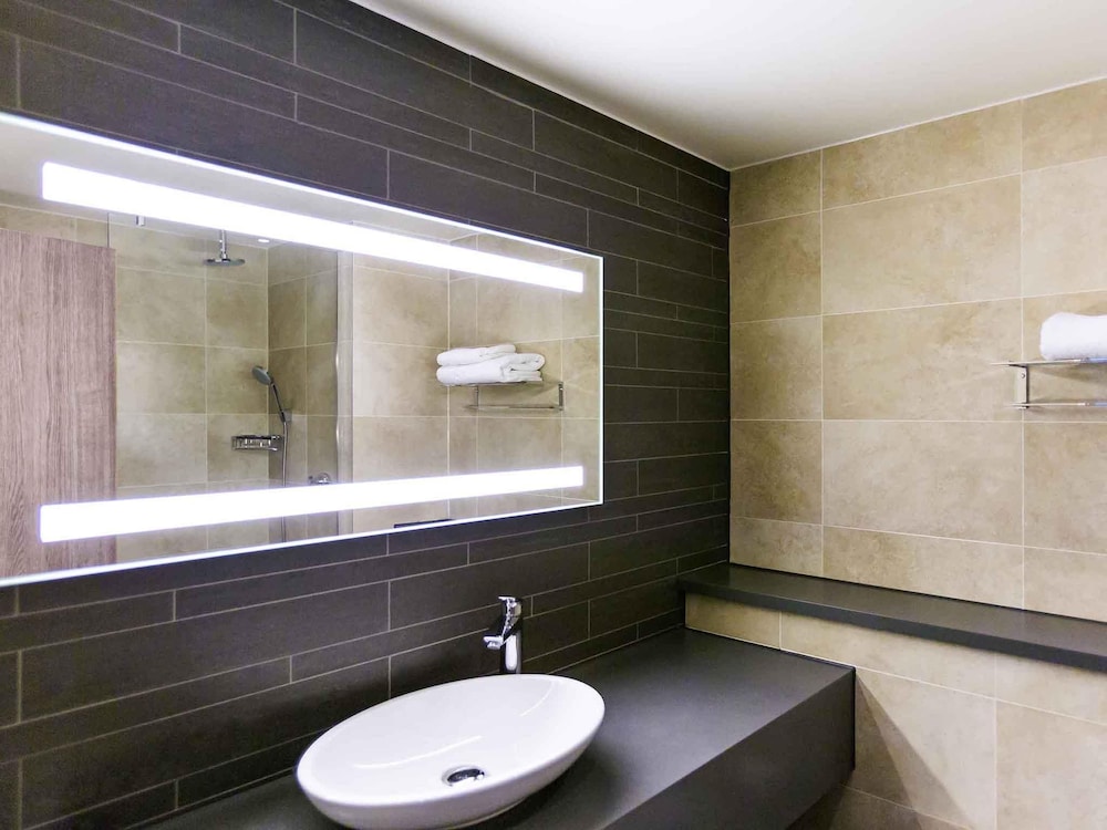 Mercure Dartford Brands Hatch Hotel & Spa 48/50
