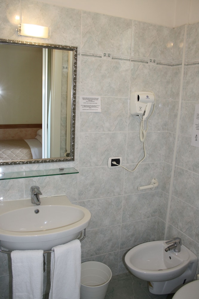 Gaston Hotel 40/45
