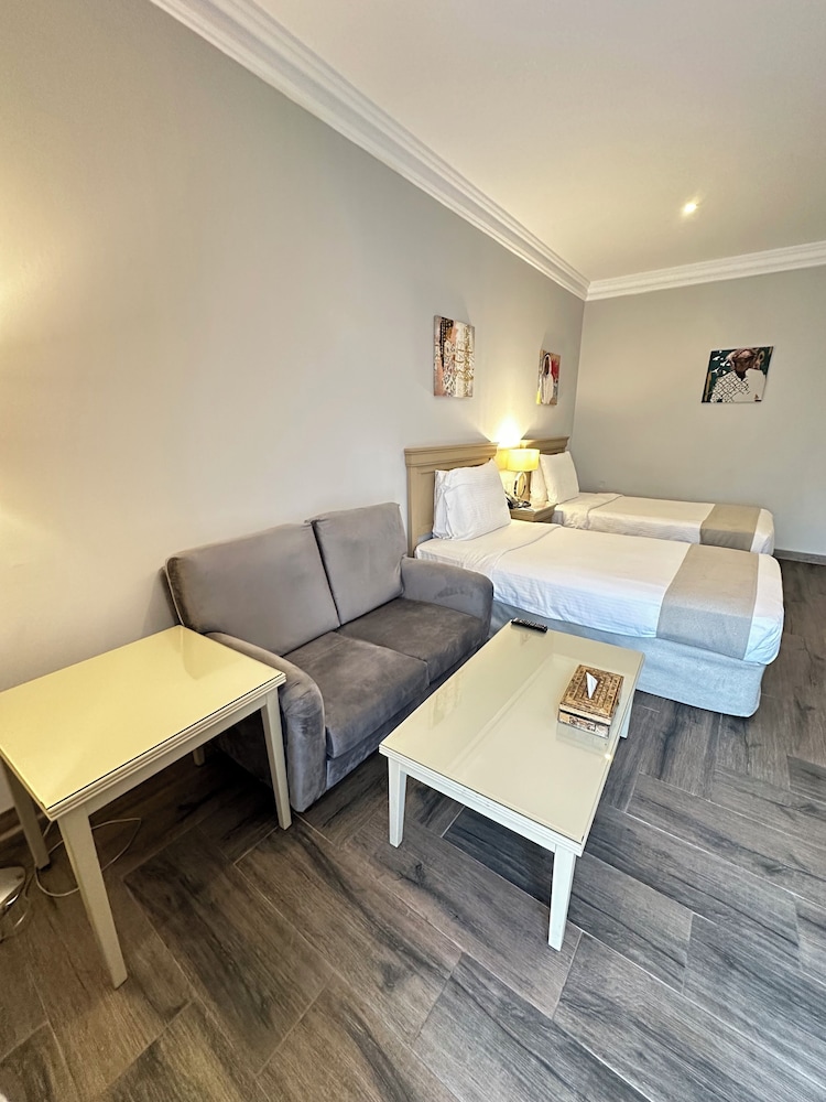 DELUXE, TWIN BEDS