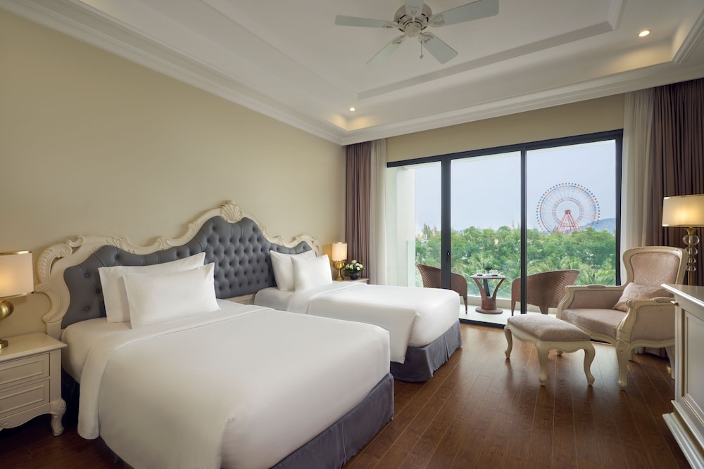 DELUXE, TWIN BEDS, GARDEN VIEW