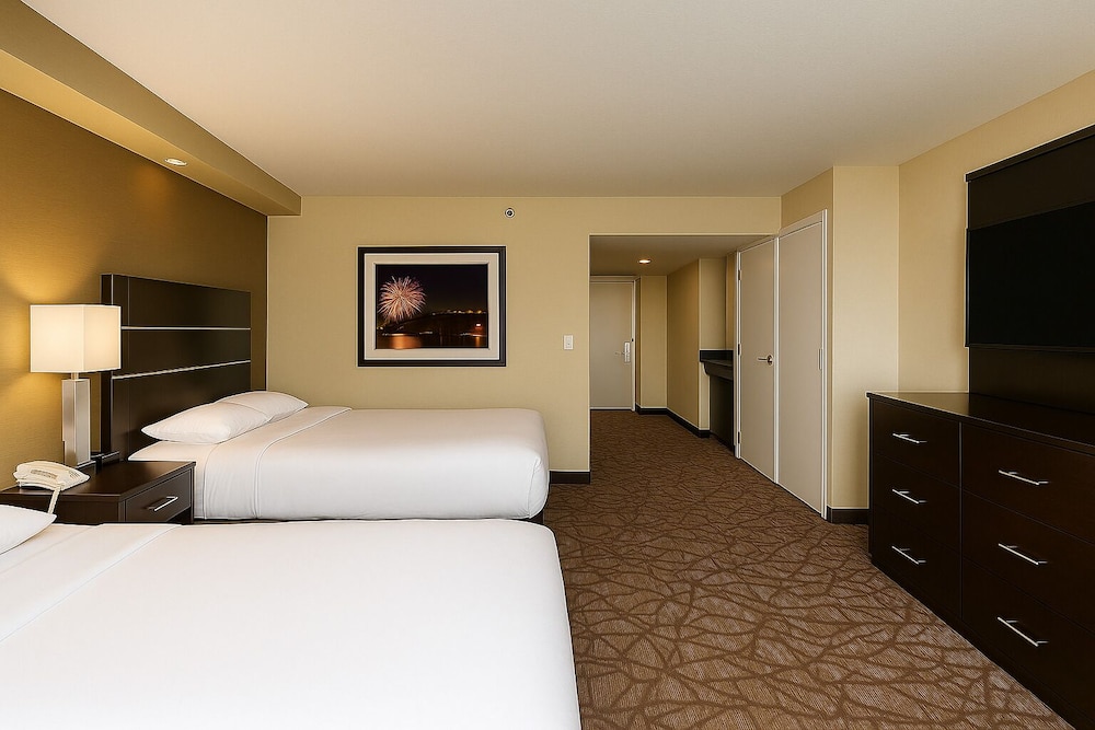 Suite, 2 Queen Beds, Canadian Falls View, Sofa, Accessible