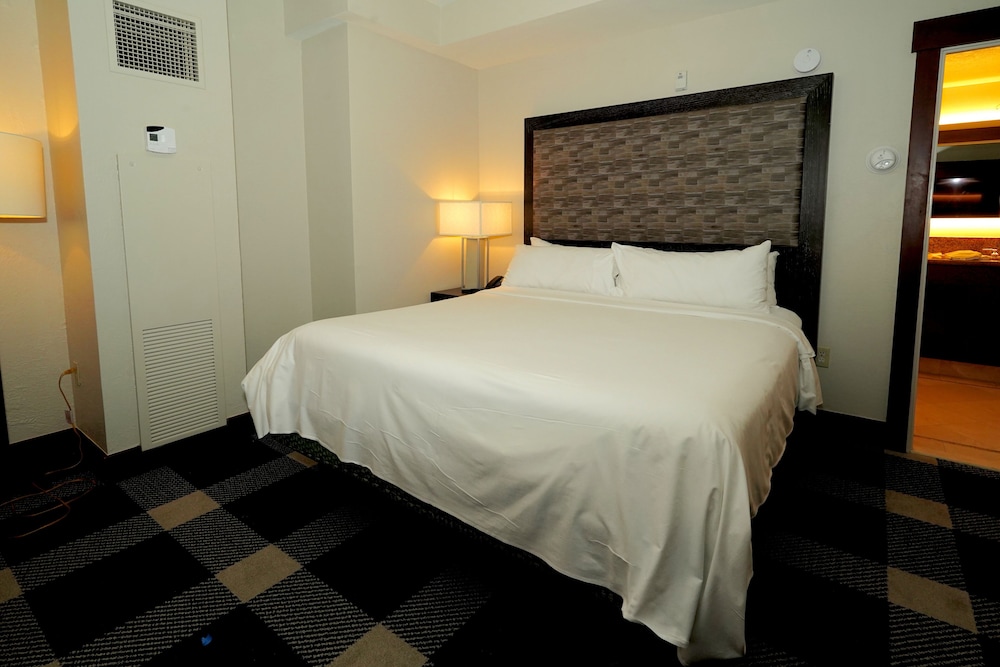 3 Bedrooms, Penthouse, 3 King Beds, 3 Bathrooms, 2 Sofa, Kitchen