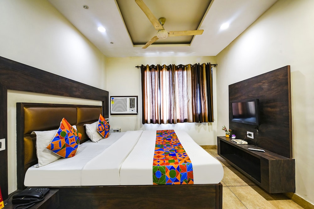 Oyo Rooms Ludhiana Railway Station Clock Tower 30/50