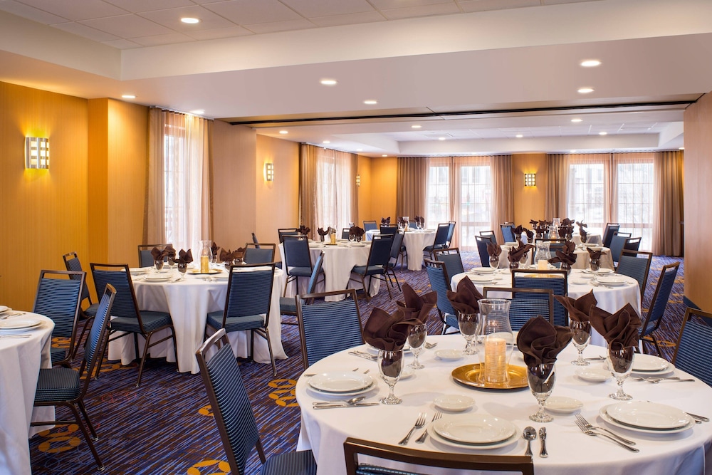Downtown Providence Courtyard By Marriott 48/64
