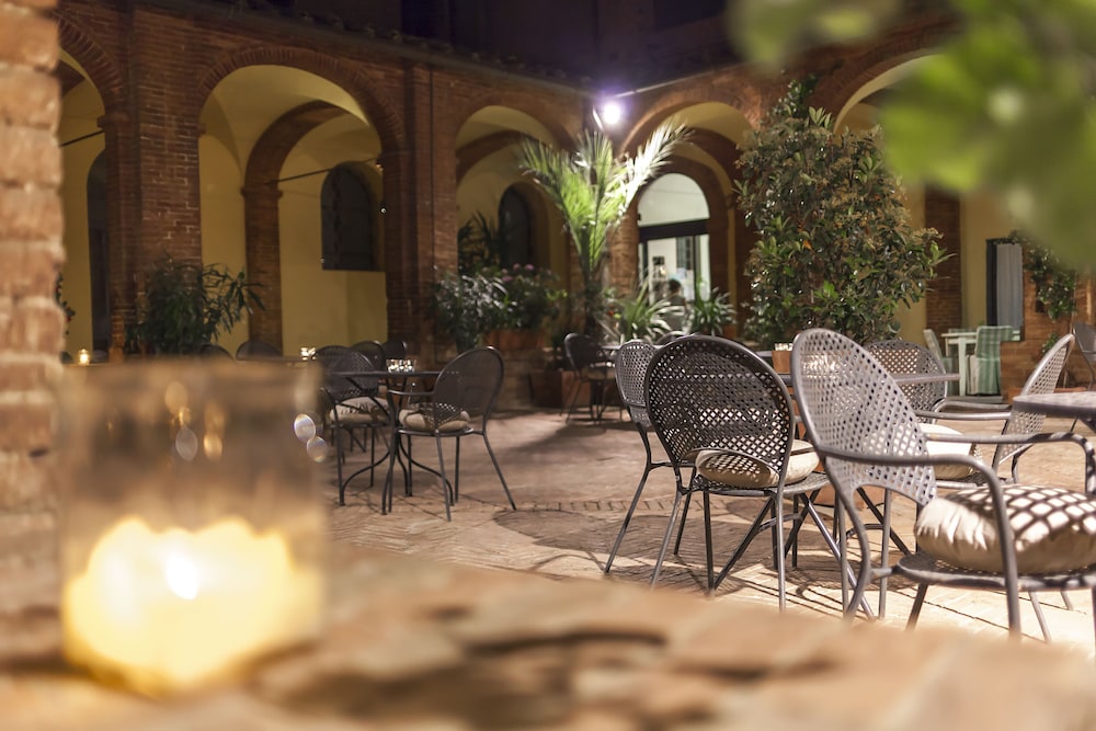IL Chiostro Del Carmine 51/58