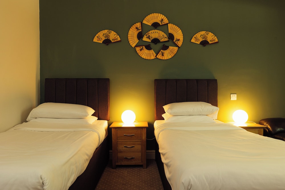 The Woodridge Inn Hotel 12/54