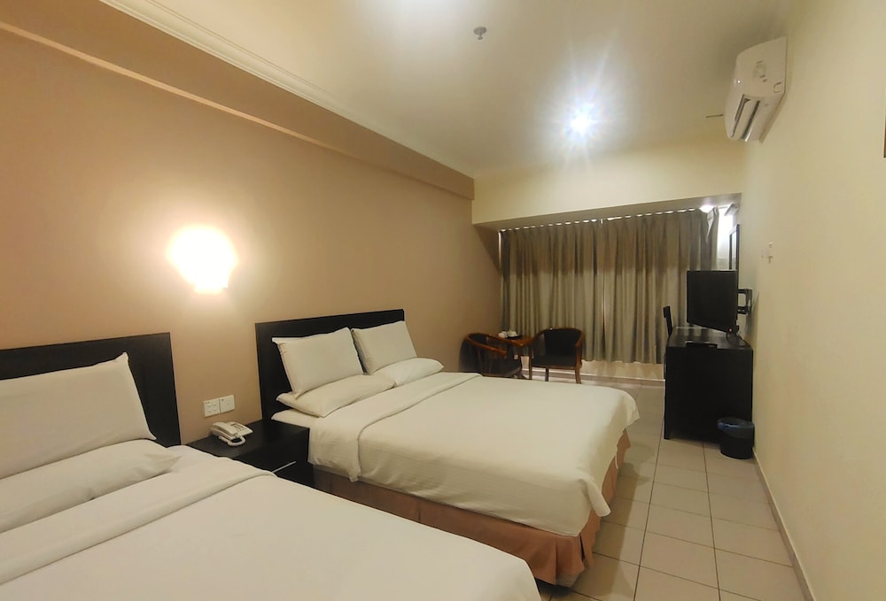 STANDARD, TWIN BEDS, CITY VIEW