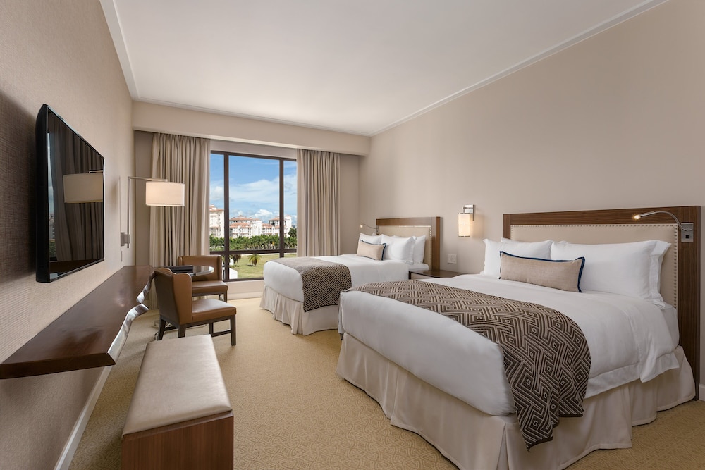 Deluxe, 2 Queen Beds, Golf Course View
