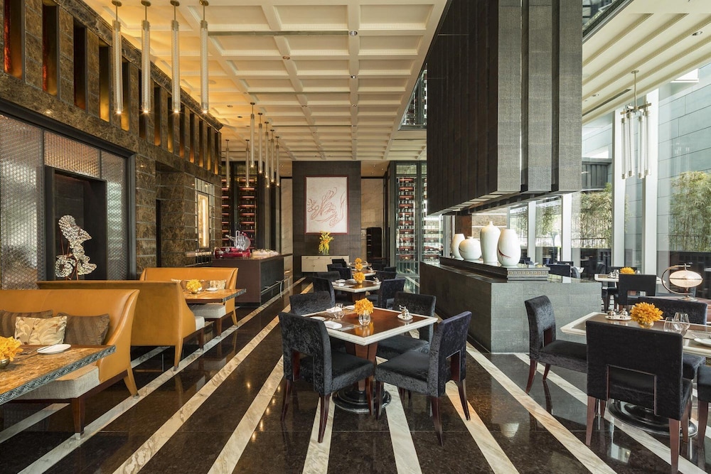 Regent Pudong Shanghai 65/84