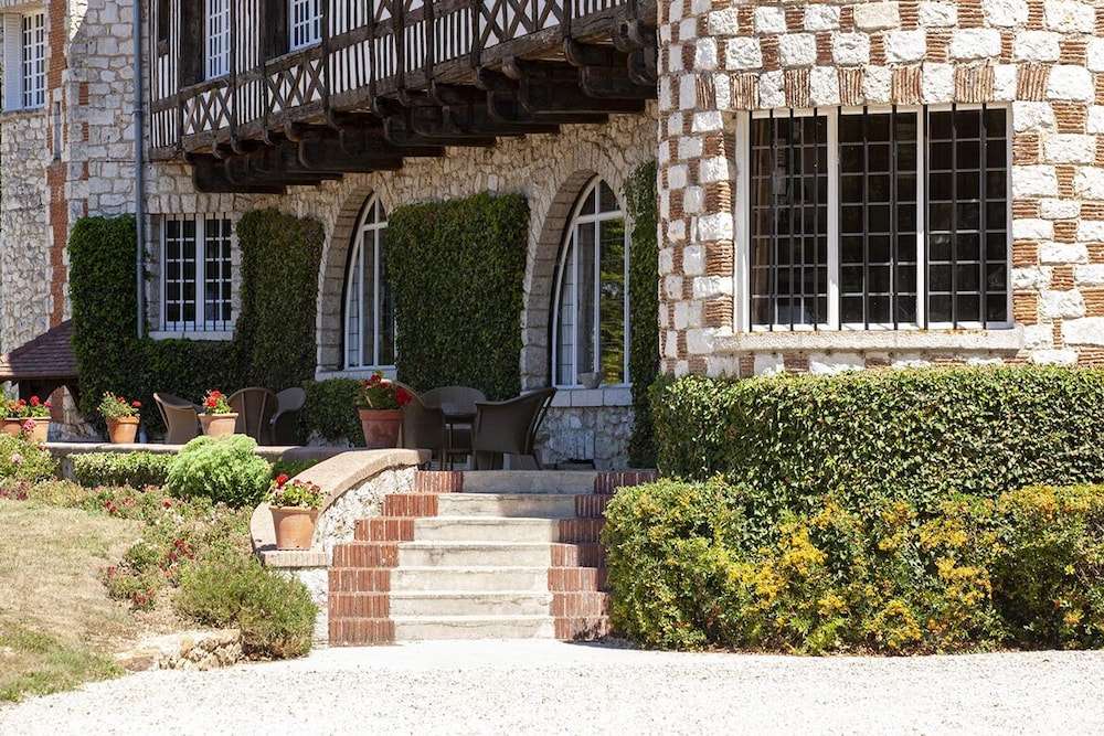 Manoir De Beaumarchais 29/34