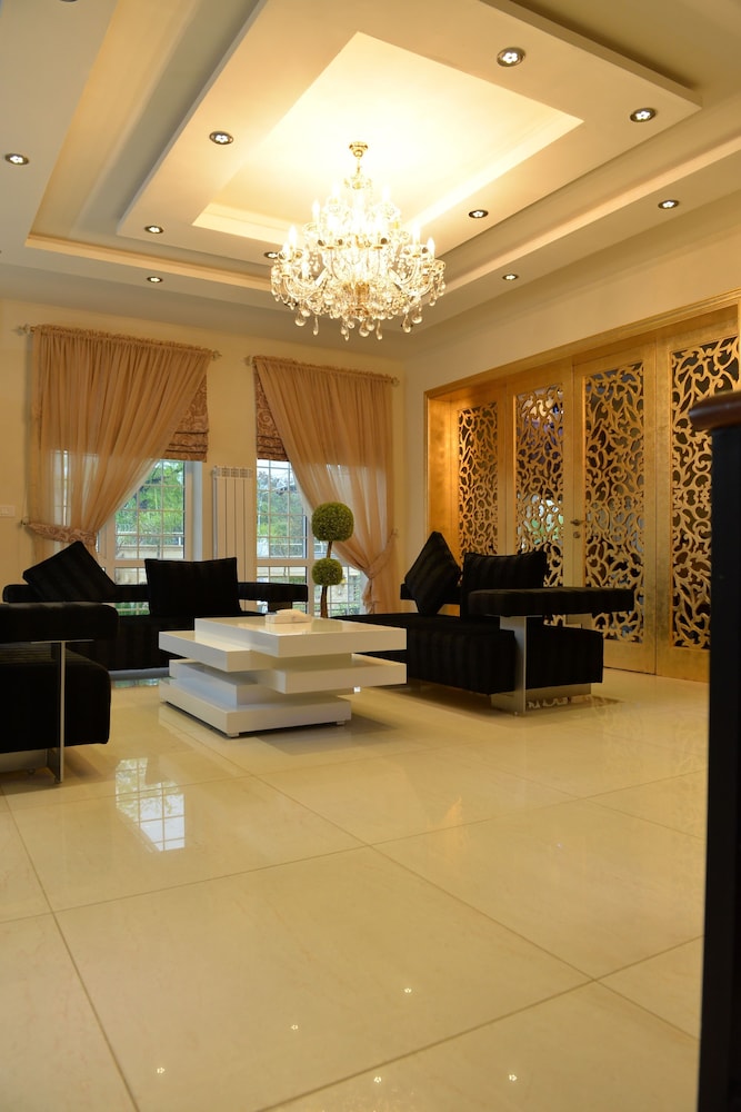 Bella Hotel 41/51