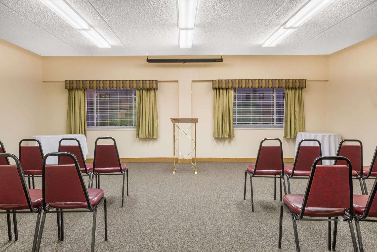 Ramada by Wyndham Paintsville Hotel & Conference Center 13/15