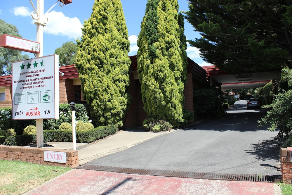 Westwood Motor Inn 6/50
