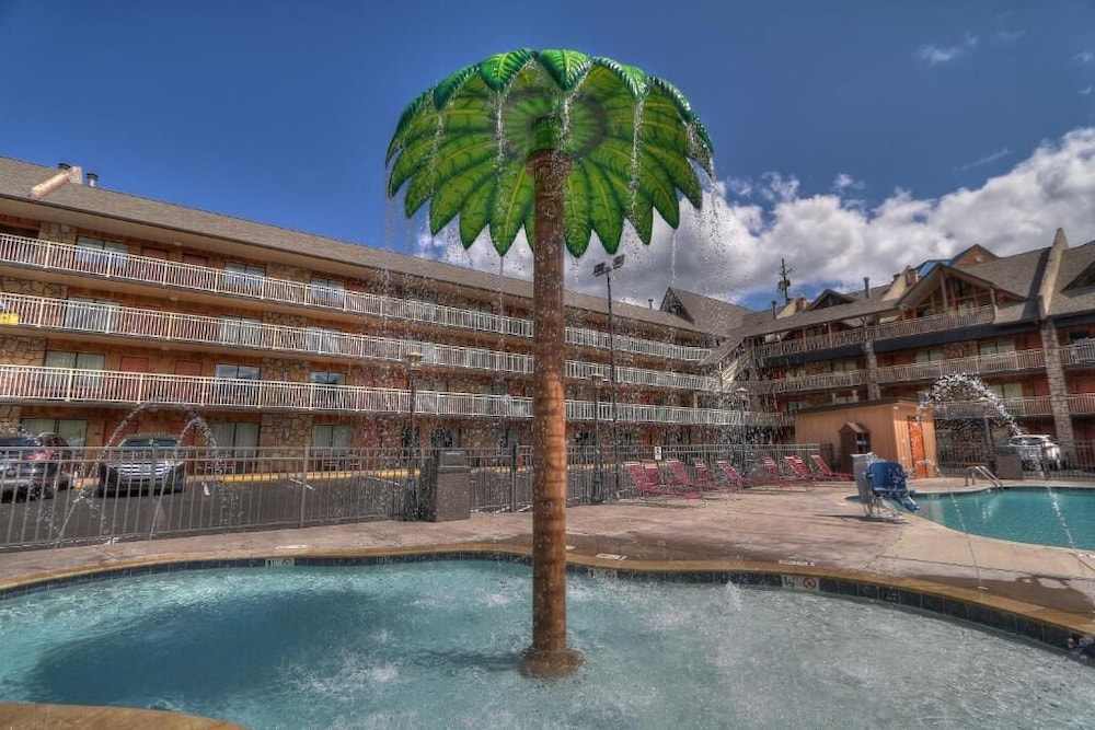 Crossroads Inn & Suites 10/68