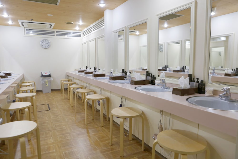 Shinjuku Kuyakushomae Capsule Hotel 37/46
