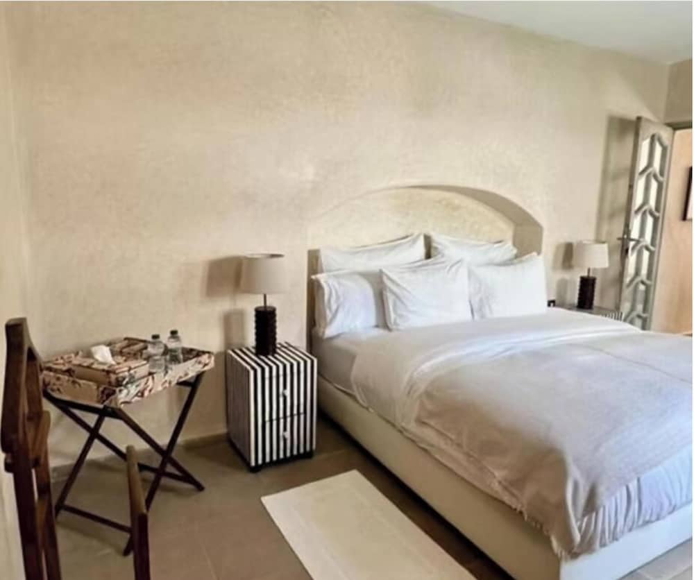 COMFORT, KING BED