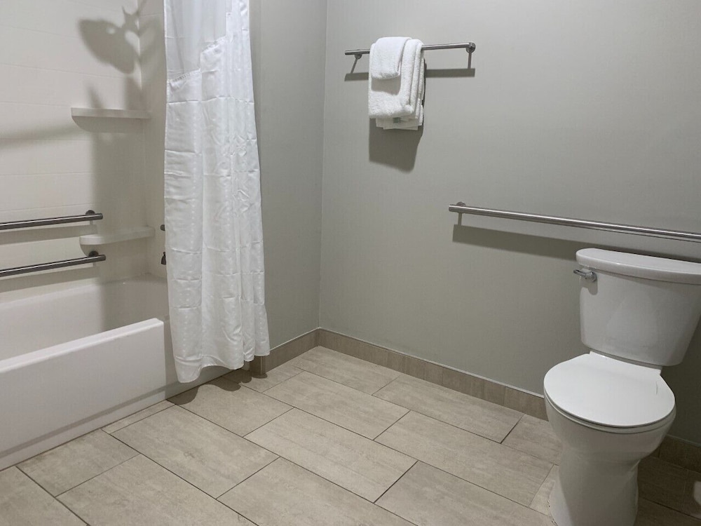 Holiday Inn Express Suites Evansville North 10/31
