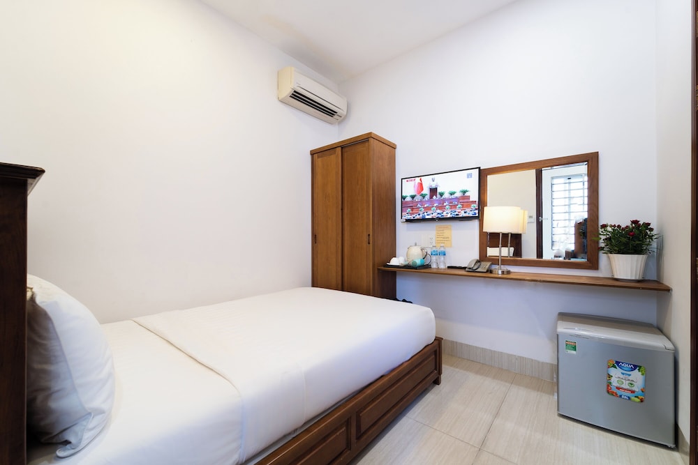 SUPERIOR, QUEEN BED, NO WINDOW