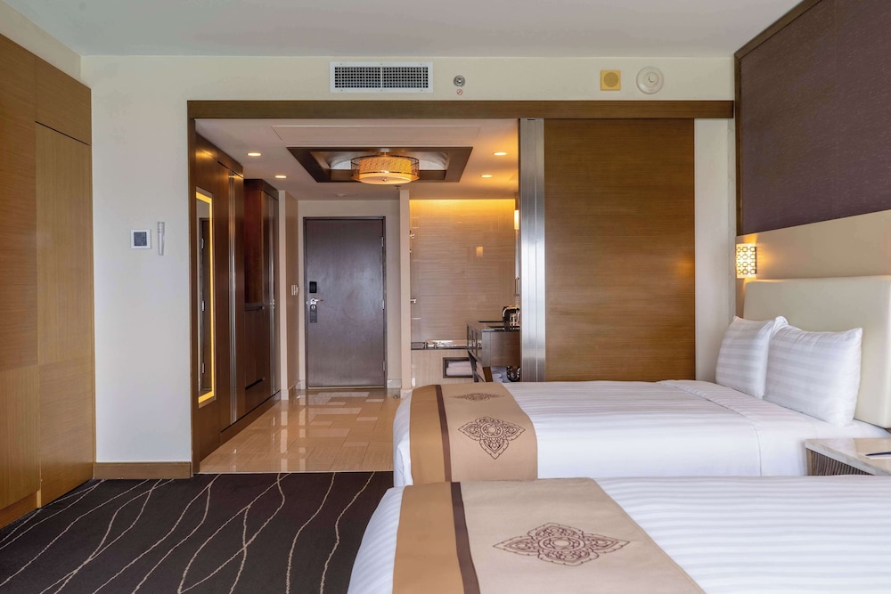 Dusit Thani Guam Resort 11/50