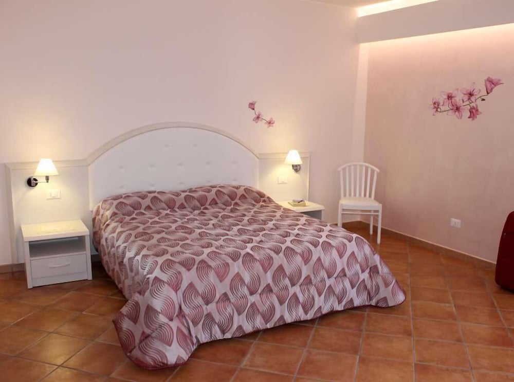 Deluxe, Quadruple, King Bed, Queen Bed, Partial Sea View, Sofa
