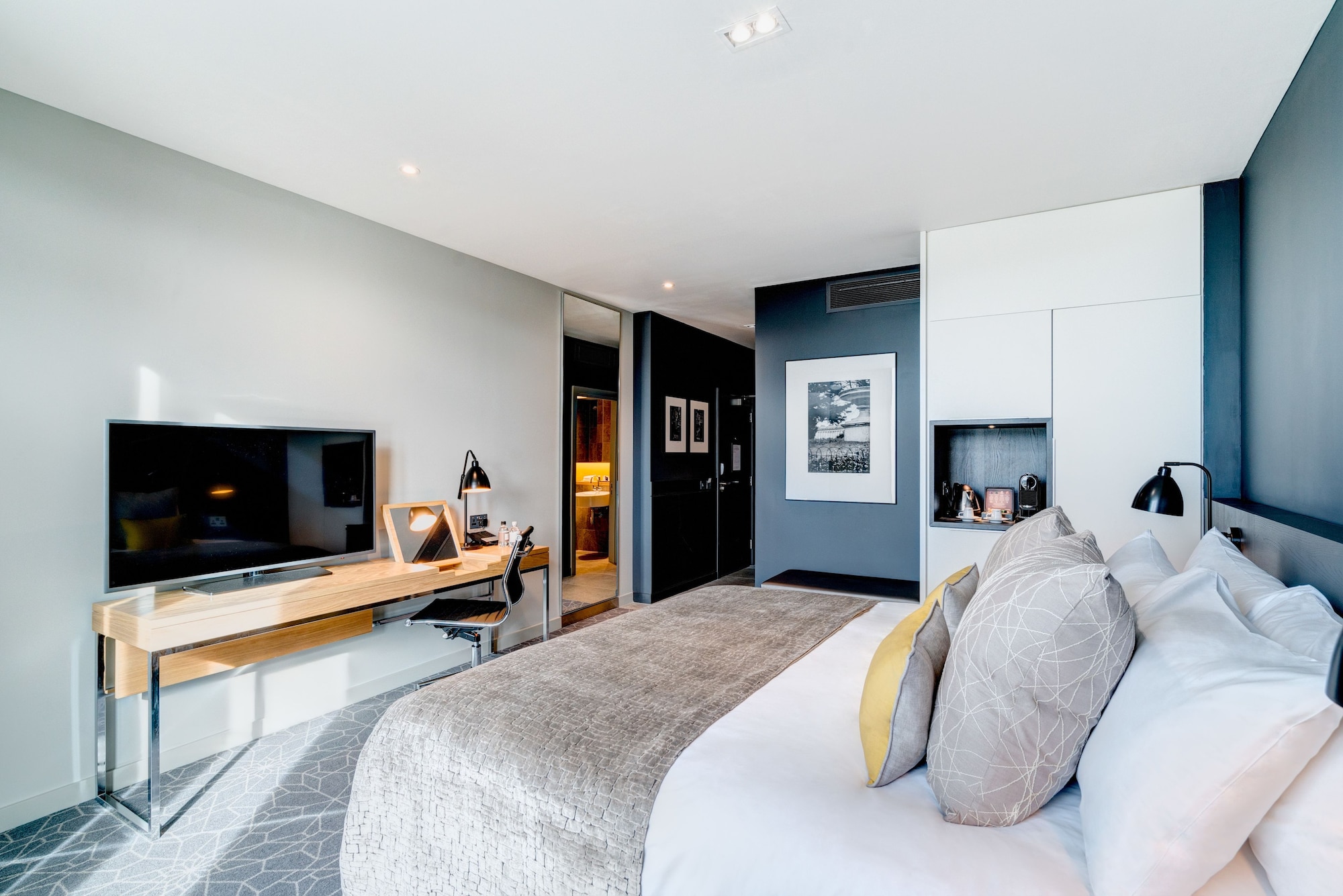 CITY, DOUBLE BED