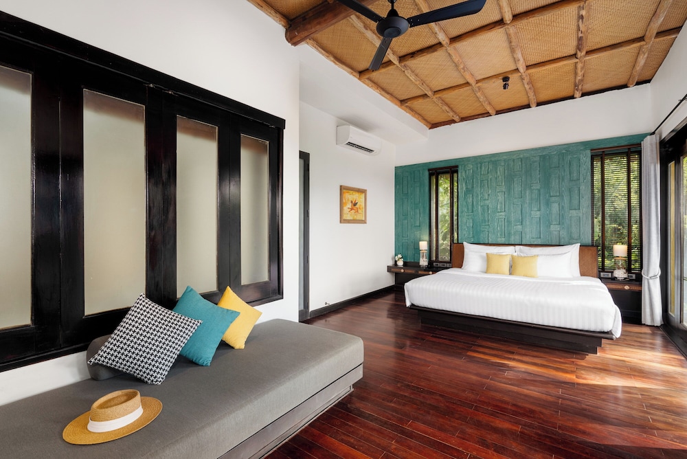 Pool, Villa, King Bed, Hill Side
