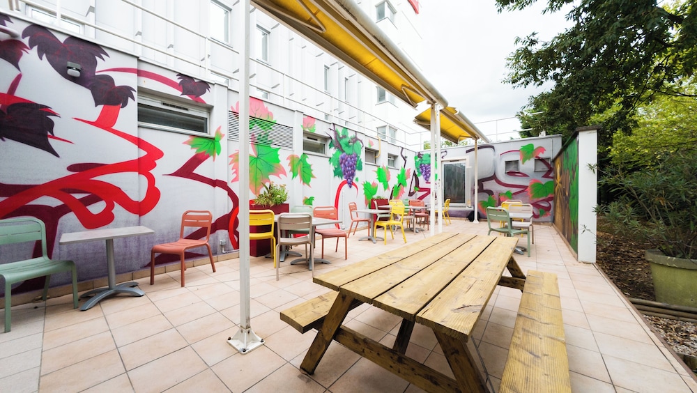 Ibis Lyon Est Bron 62/67