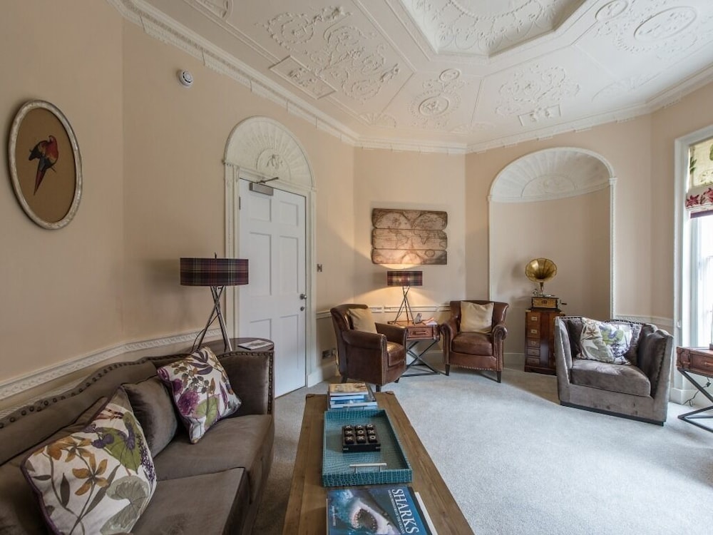 Darwin's Townhouse 29/49