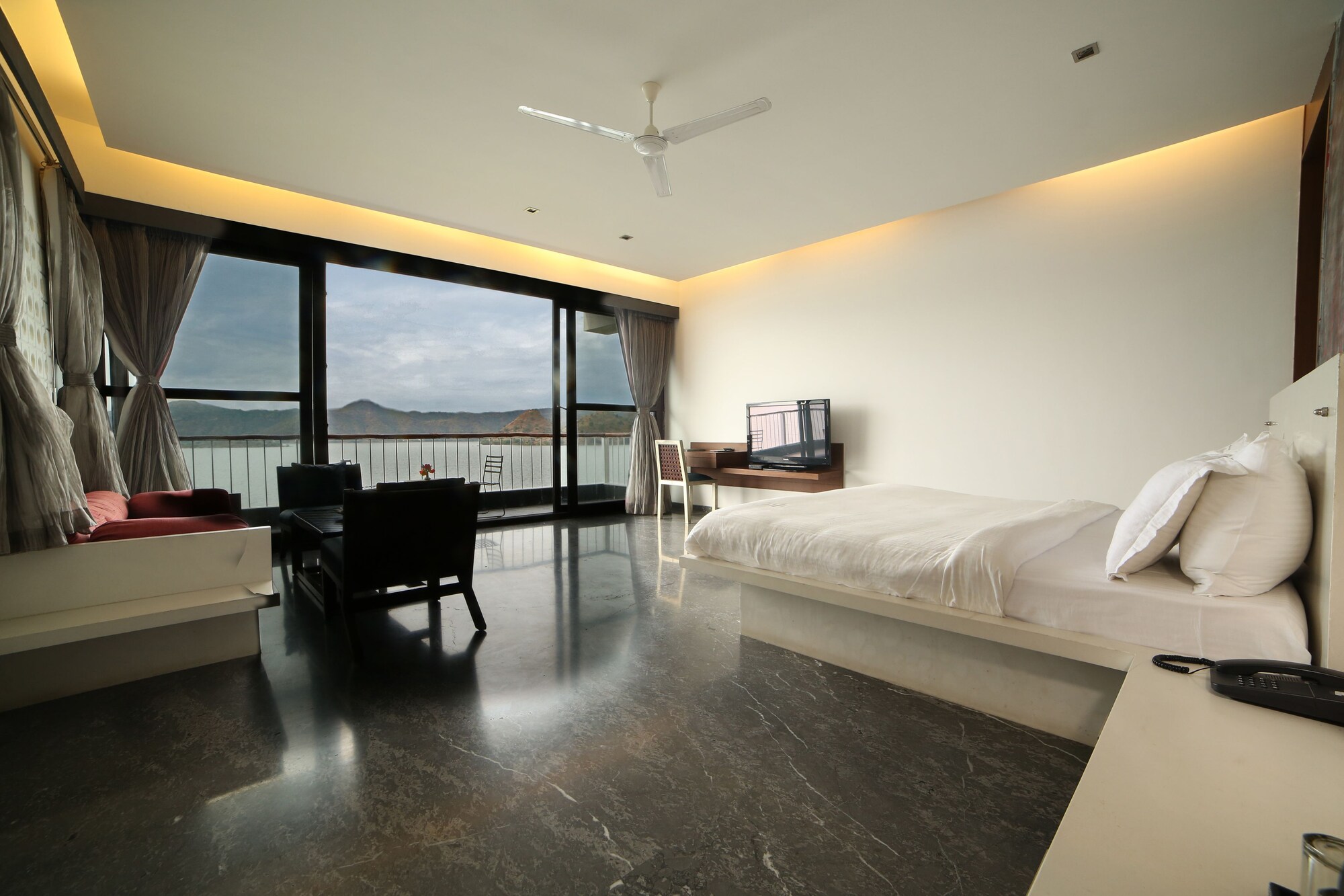 SUPERIOR, VILLA, LAKE VIEW, PRIVATE POOL, POOL ACCESS