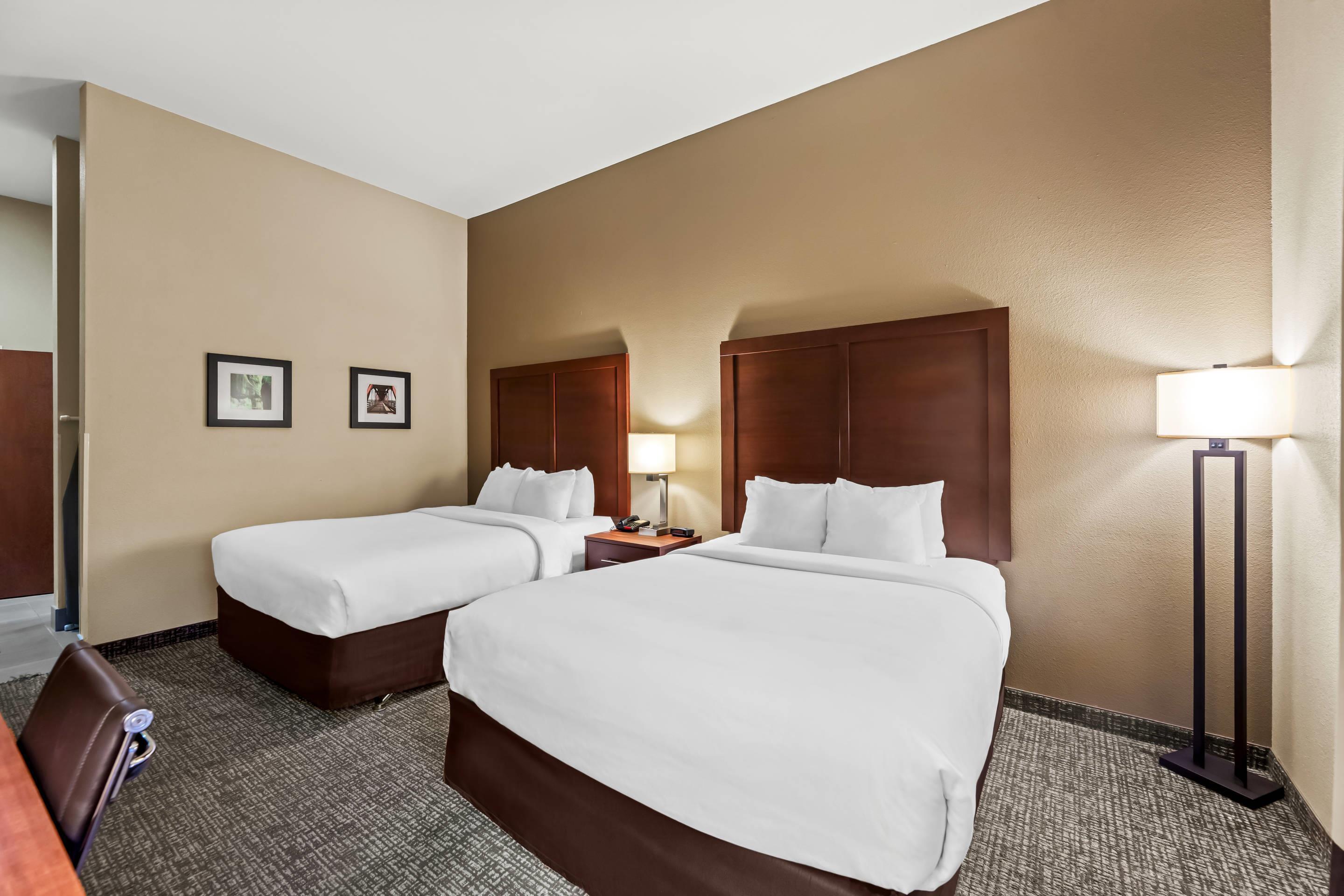 Room, 2 Queen Beds, Comfort Inn Suites Tuscumbia Muscle Shoals 3/5