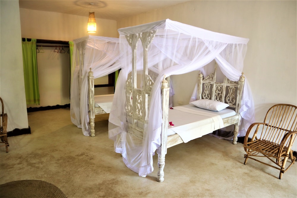 Mvuvi Lodge 24/50