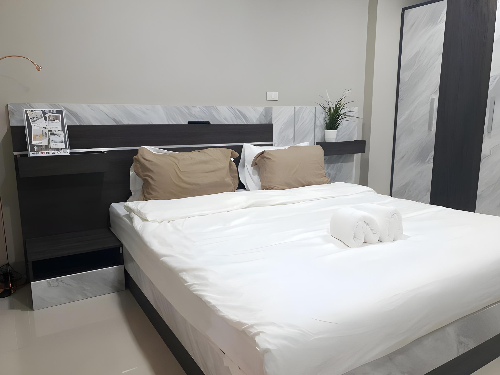 Deluxe, Single, Single Bed