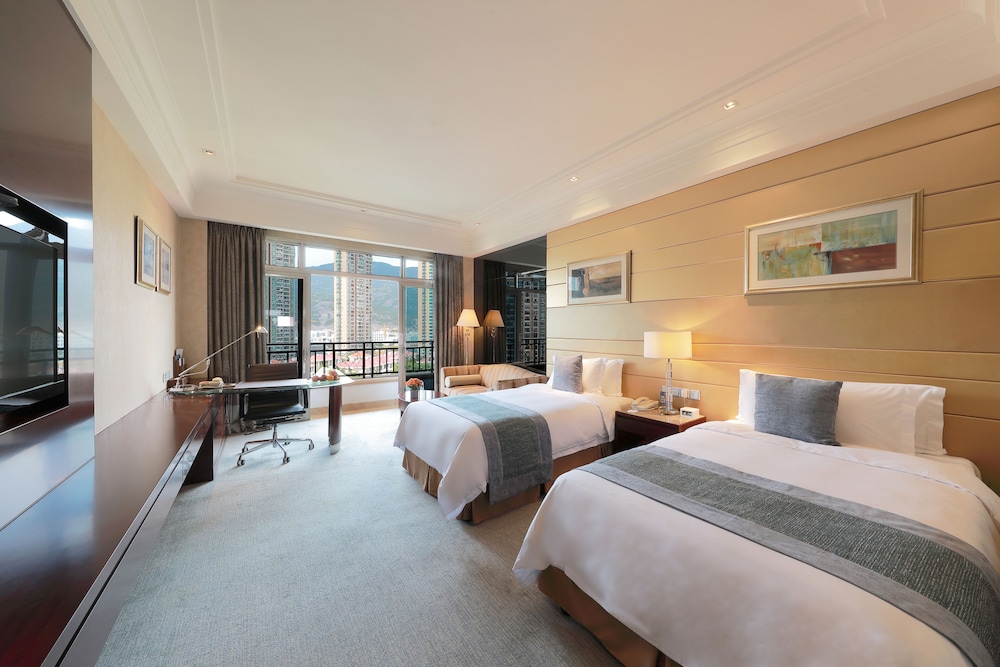 Deluxe, Twin Beds, Mountain View
