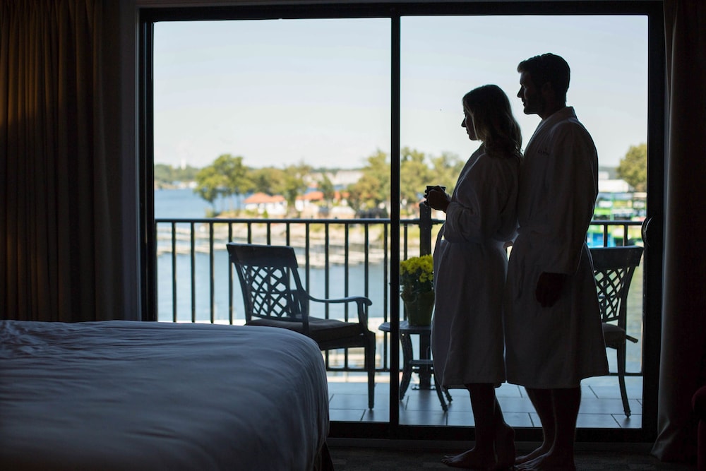 Camden On the Lake Resort Spa Yacht Club 25/68