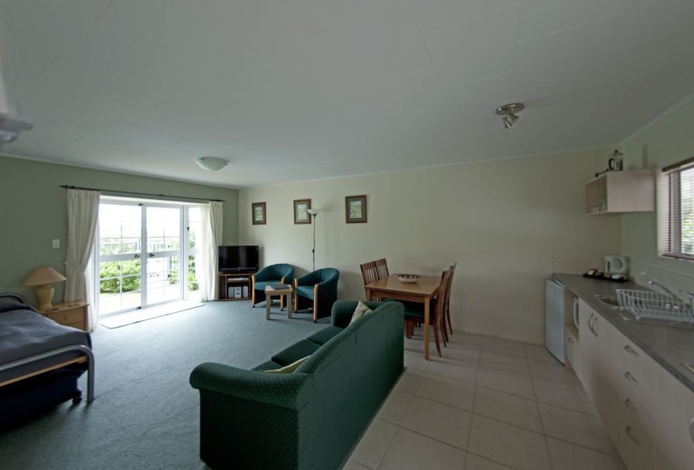 Ash Grove Boutique Motel 45/70