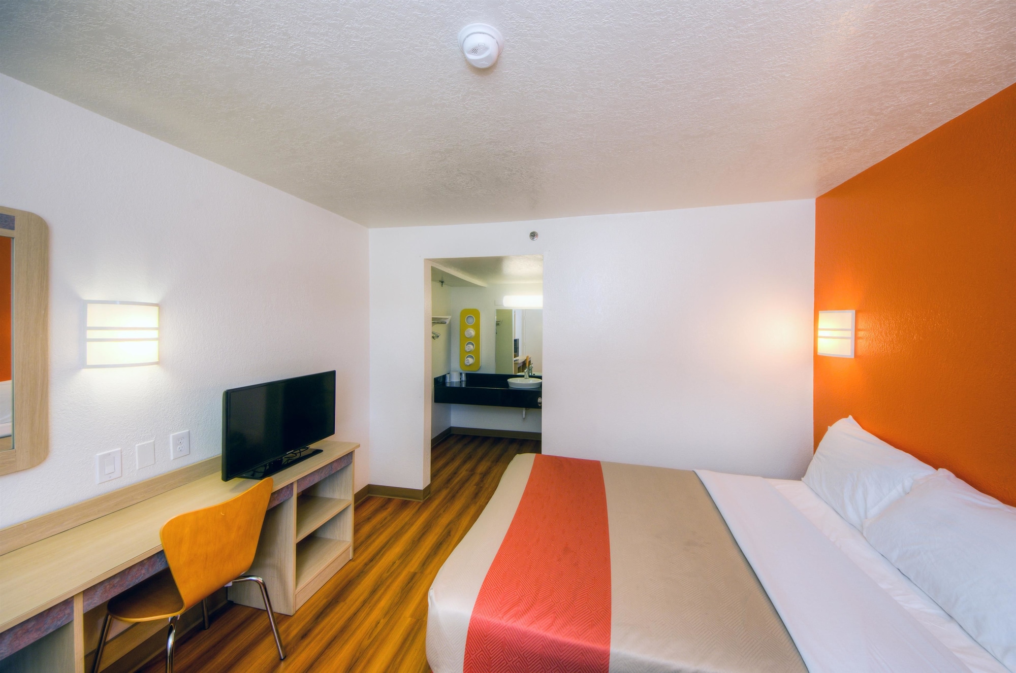 غرفة قياسية بسرير كوين لذوي الإعاقة، Motel6 Bradenton, FL 5/10