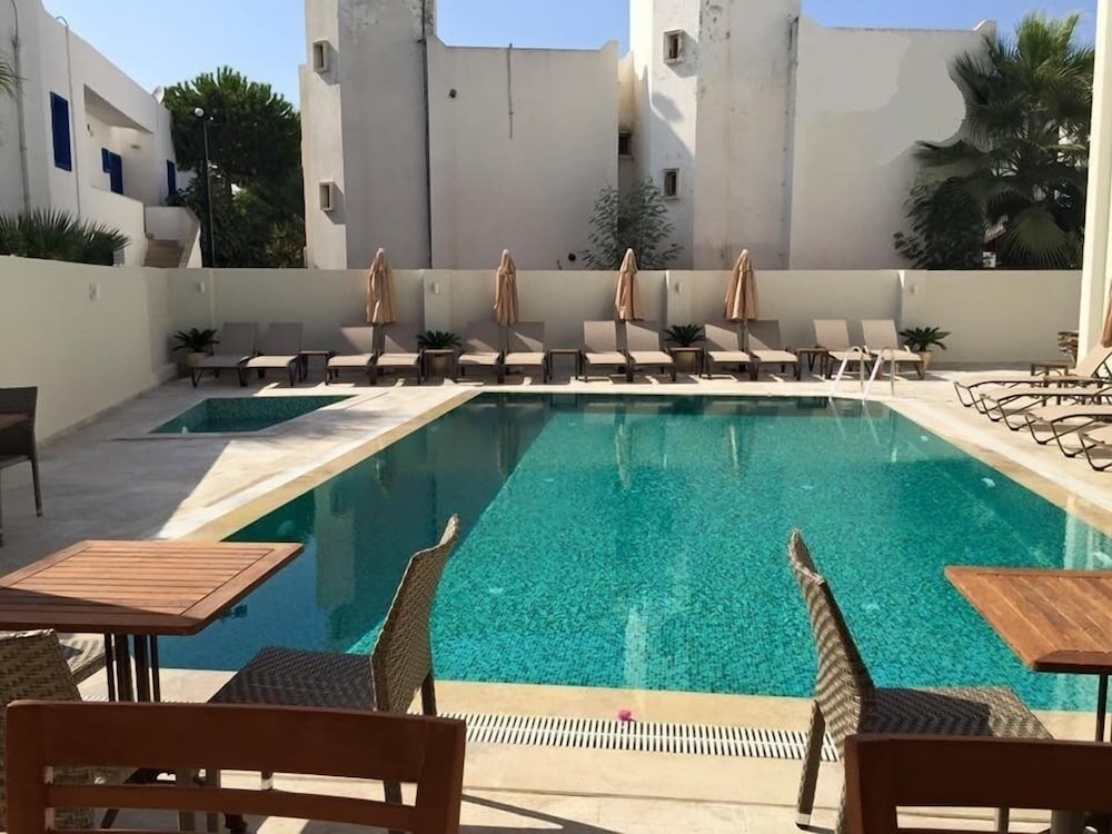 Olivias Group Hotel 32/42