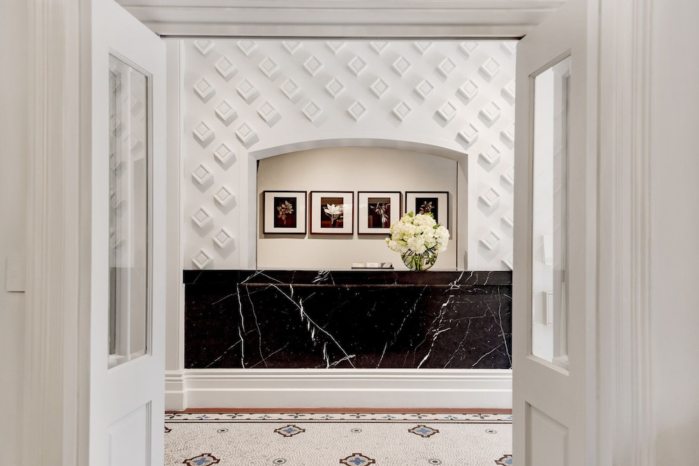 Hotel Challis Potts Point 8/50