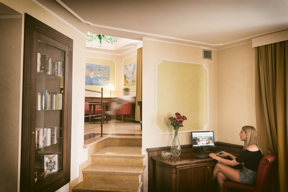 Artemis Hotel 50/69