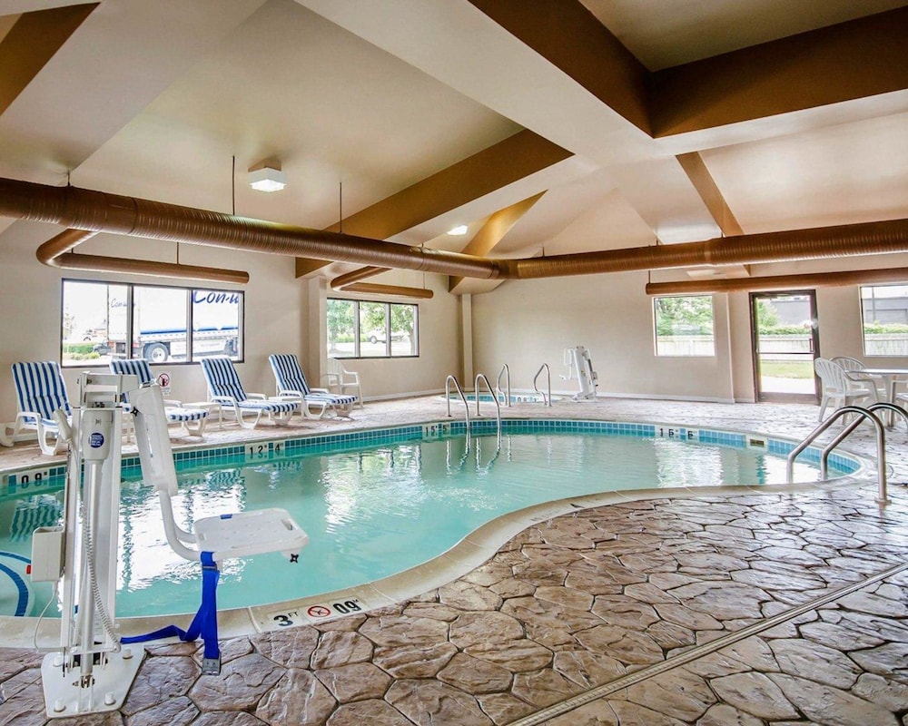Comfort Suites Louisville East 5/38