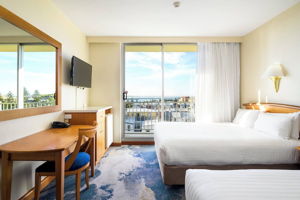 ROOM, 1 QUEEN AND 1 SINGLE BED, HARBOUR VIEW