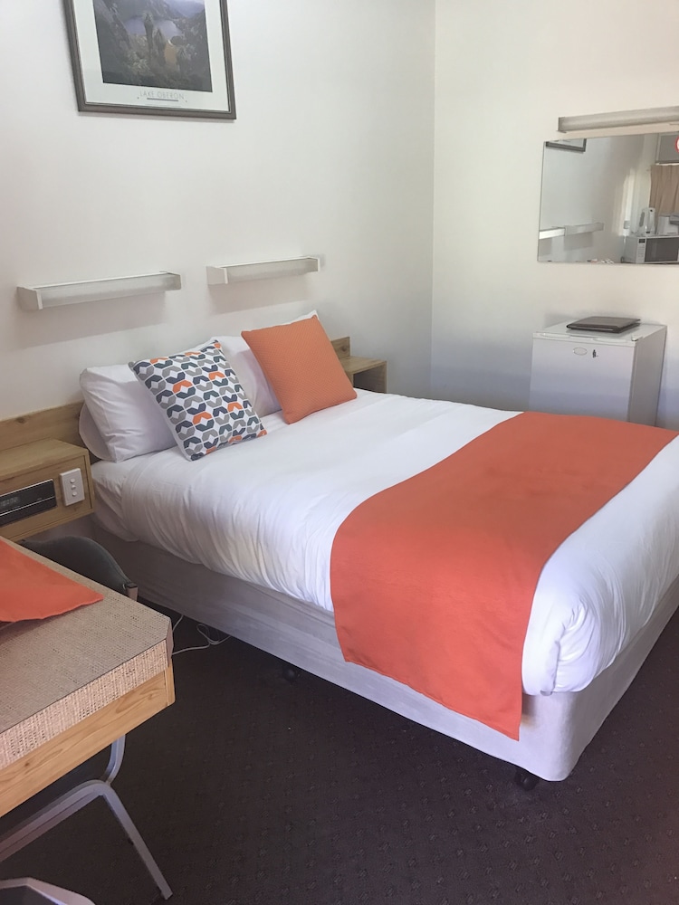 Standard, Queen Bed