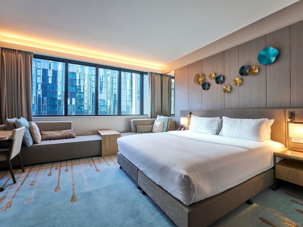 DELUXE, KING BED