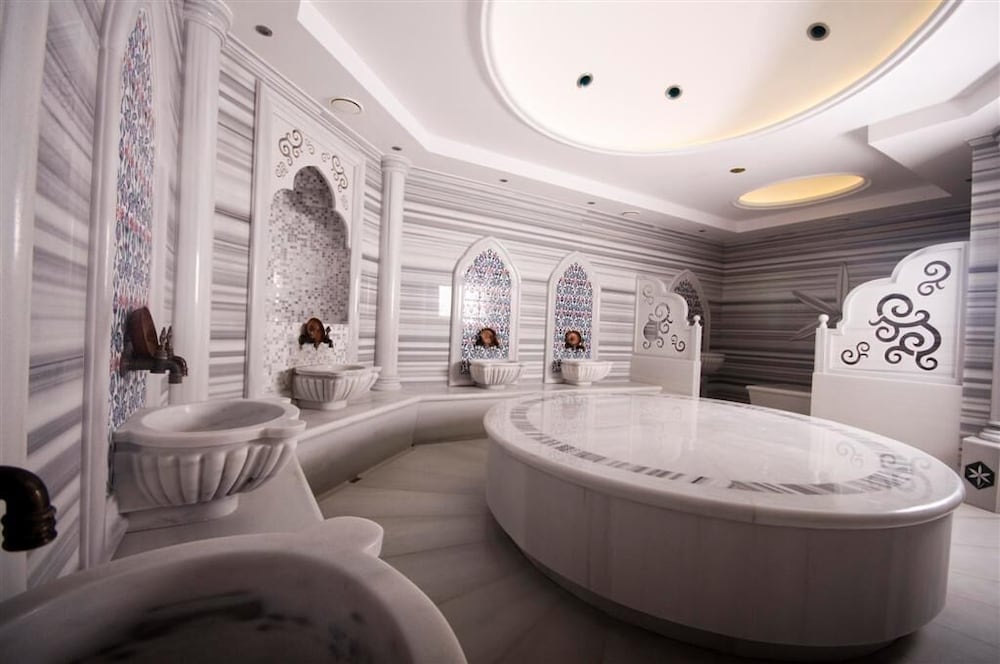 Merit Crystal Cove Hotel Casino & Spa 16/48